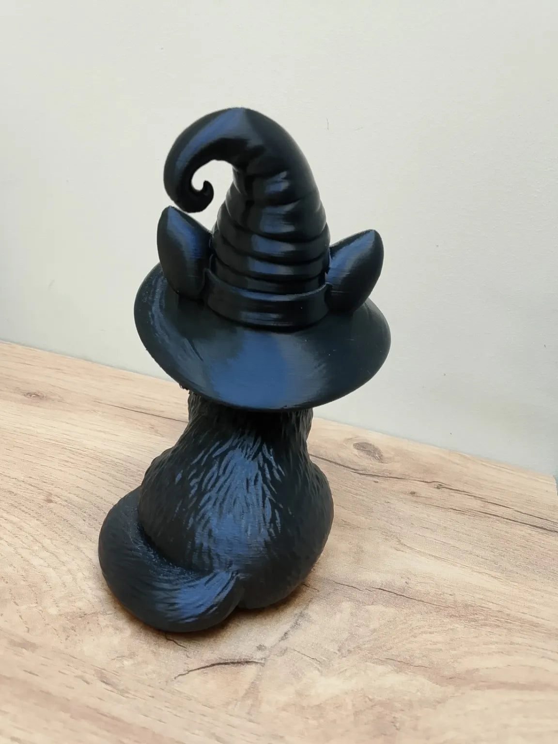 Figurină 3D Pisică Neagră cu Pălărie de Vrăjitoare „Witch Cat”