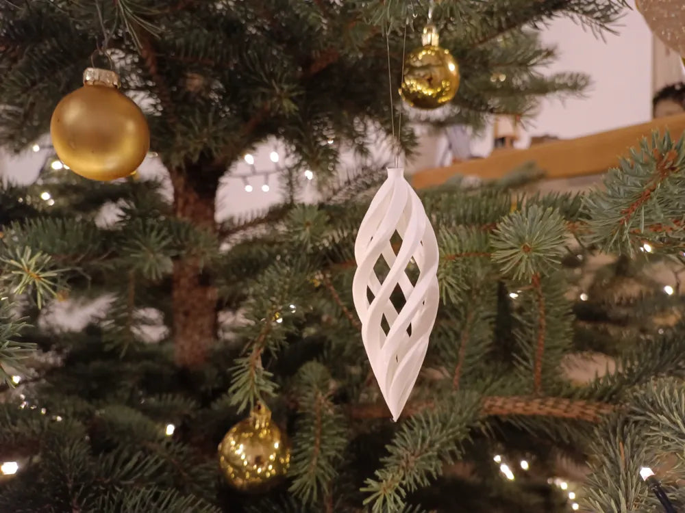 GoldenTwist | Ornament Elegat 3D Tip Țurțur Spiralat