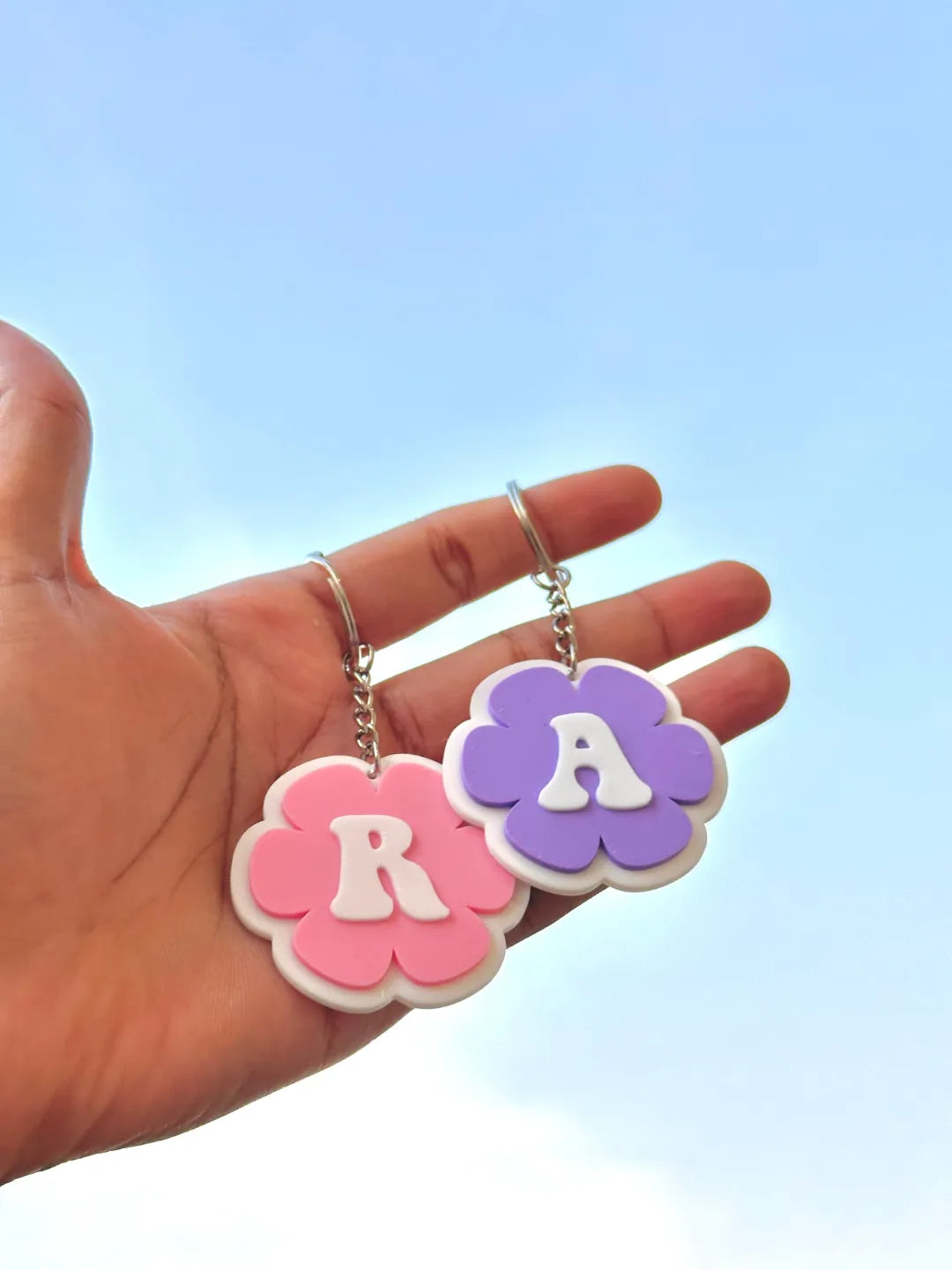 Set Brelocuri 3D cu Inițiale și Margine în Formă de Floare „Custom Letter Flower Keychains”