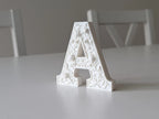 ⚜️ BaroqueInitial 3D | Literă Decorativă Sculptată în Relief