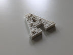 ⚜️ BaroqueInitial 3D | Literă Decorativă Sculptată în Relief