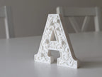 ⚜️ BaroqueInitial 3D | Literă Decorativă Sculptată în Relief