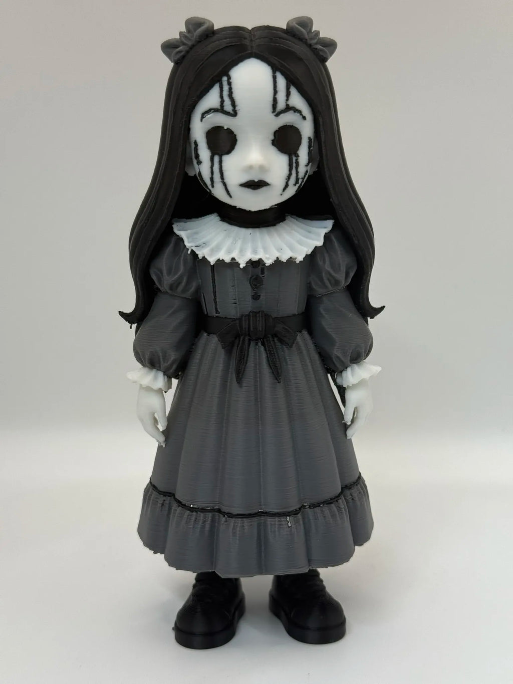 Figurină 3D Păpușă Gotică Stilizată „Gothic Doll”