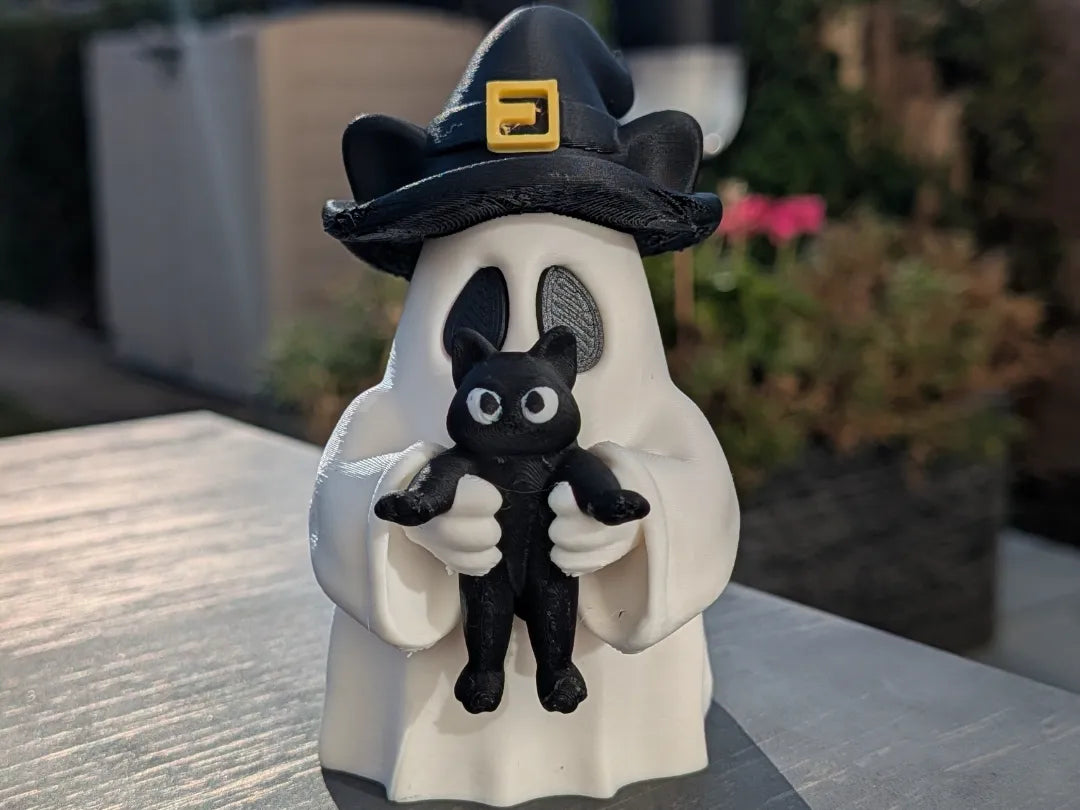 Figurină 3D Fantomă cu Pălărie și Pisicuță Neagră „Ghost with Cat”