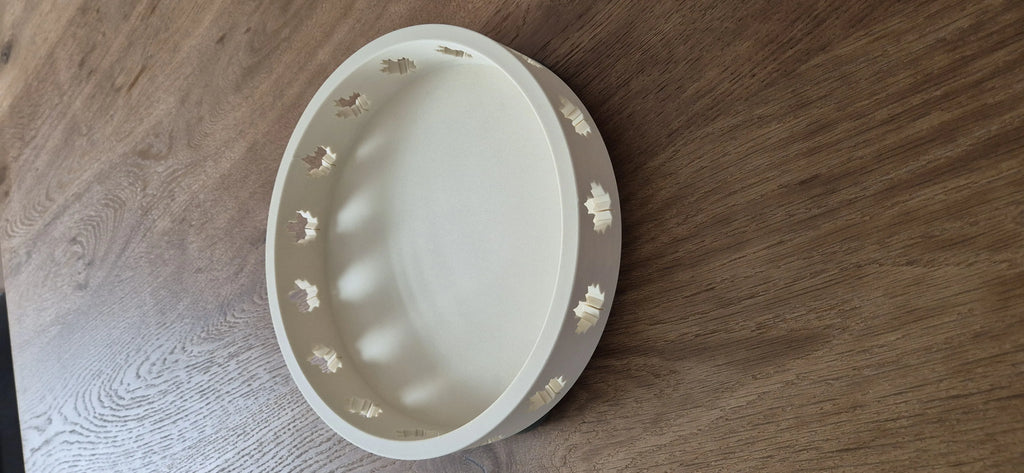 Tavă Decorativă Circulară cu Frunze Decupate „MapleRing Tray” 3D