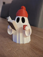 Figurină 3D Fantomă Cititoare cu Căciulă și Cană „Cozy Reading Ghost”