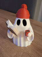 Figurină 3D Fantomă Cititoare cu Căciulă și Cană „Cozy Reading Ghost”