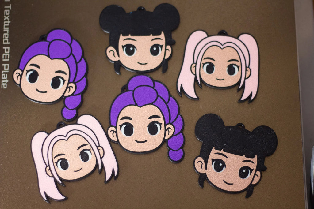 Set Brelocuri 3D cu Personaje Chibi și Coafuri Colorate „Chibi Anime Hair Keychains” 3D