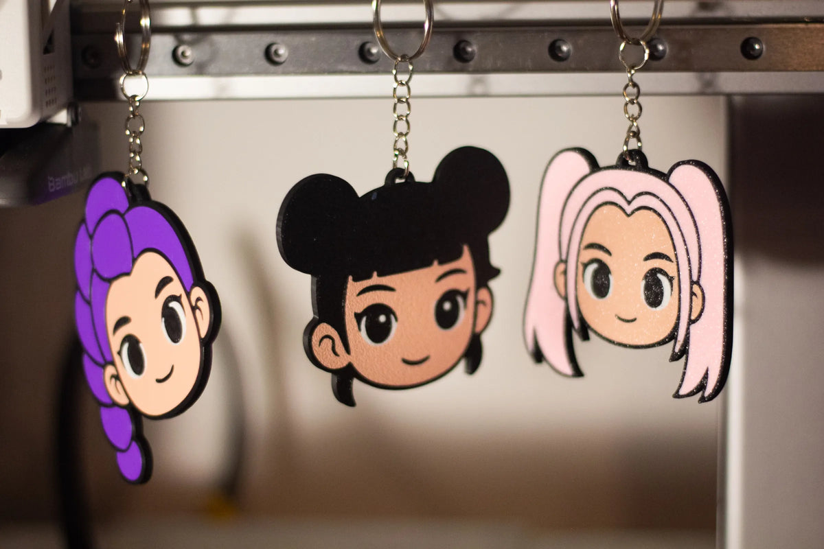 Set Brelocuri 3D cu Personaje Chibi și Coafuri Colorate „Chibi Anime Hair Keychains” 3D