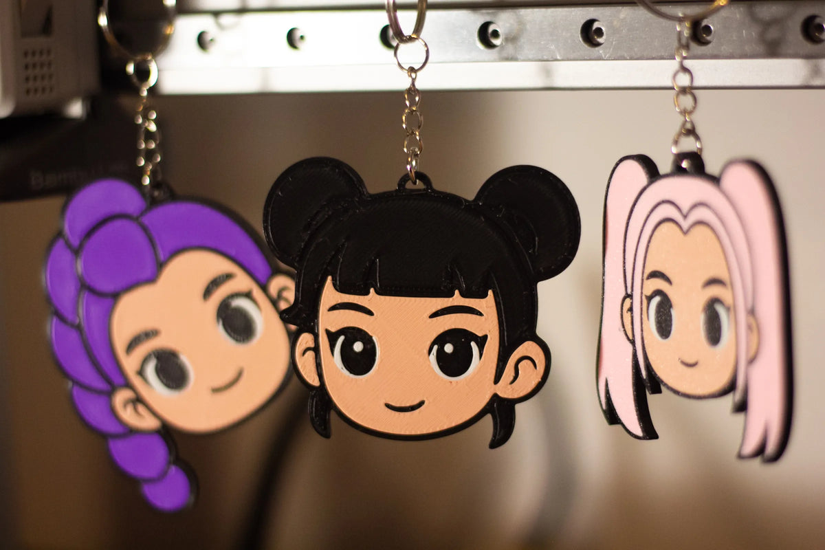 Set Brelocuri 3D cu Personaje Chibi și Coafuri Colorate „Chibi Anime Hair Keychains” 3D