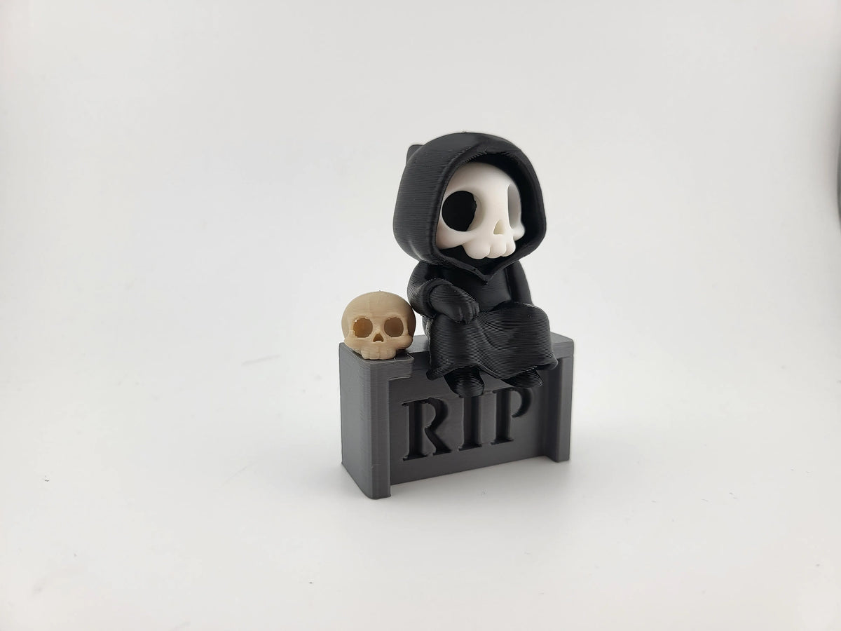 Figurină 3D Grim Reaper pe Piatră Tombatală / Miniatură Tematică cu Schelet