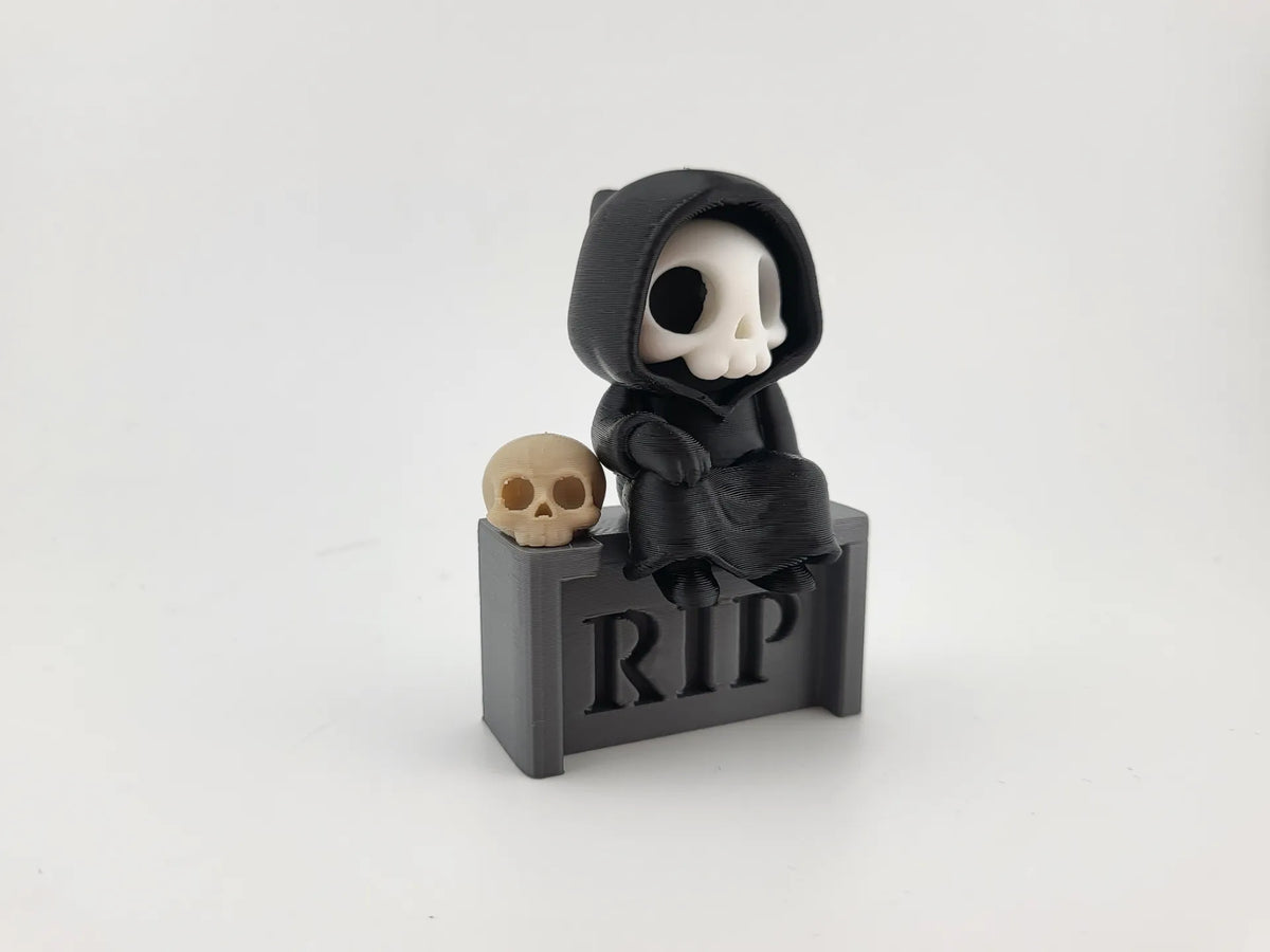 Figurină 3D Grim Reaper pe Piatră Tombatală / Miniatură Tematică cu Schelet