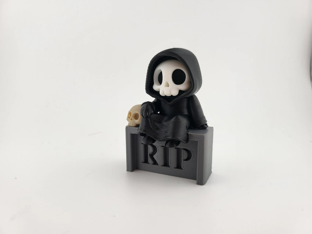 Figurină 3D Grim Reaper pe Piatră Tombatală / Miniatură Tematică cu Schelet