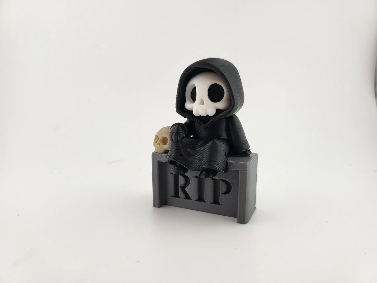 Figurină 3D Grim Reaper pe Piatră Tombatală / Miniatură Tematică cu Schelet