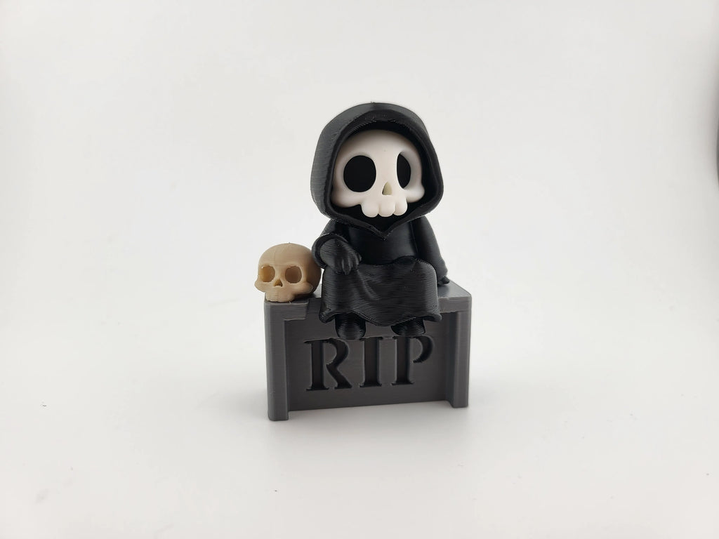 Figurină 3D Grim Reaper pe Piatră Tombatală / Miniatură Tematică cu Schelet