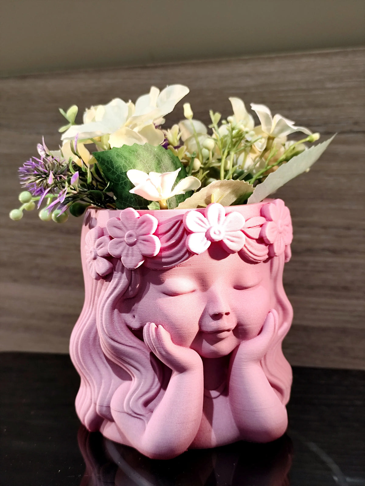 Ghiveci de Flori 3D Față de Fată cu Coroniță Florală „Floral Girl Planter” 3D