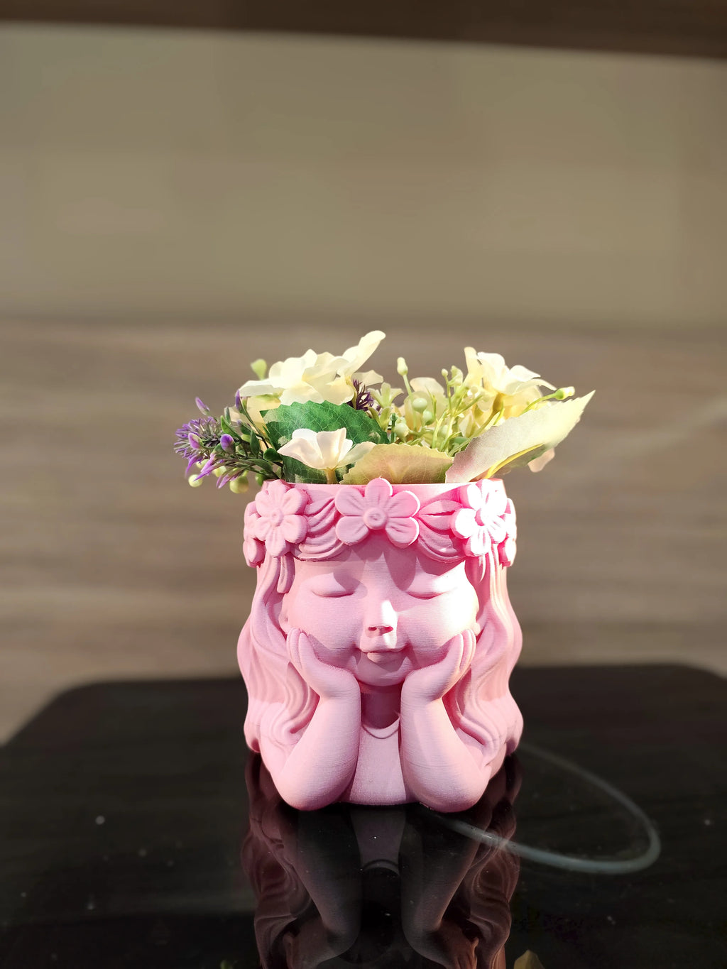 Ghiveci de Flori 3D Față de Fată cu Coroniță Florală „Floral Girl Planter” 3D