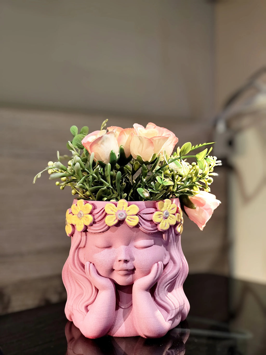 Ghiveci de Flori 3D Față de Fată cu Coroniță Florală „Floral Girl Planter” 3D