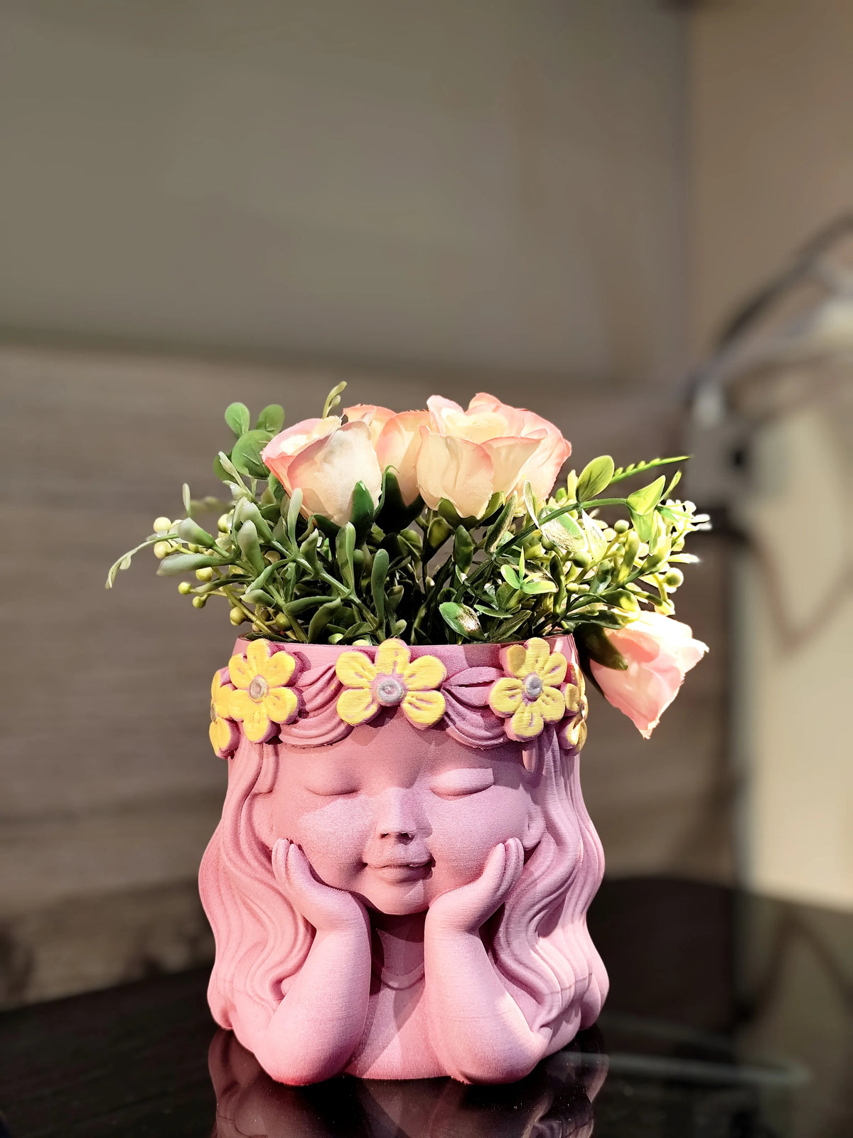 Ghiveci de Flori 3D Față de Fată cu Coroniță Florală „Floral Girl Planter” 3D