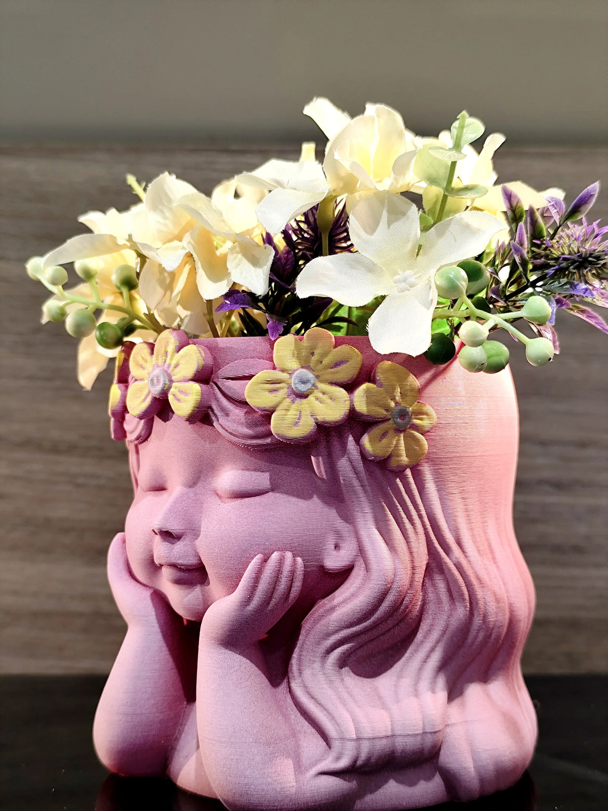 Ghiveci de Flori 3D Față de Fată cu Coroniță Florală „Floral Girl Planter” 3D