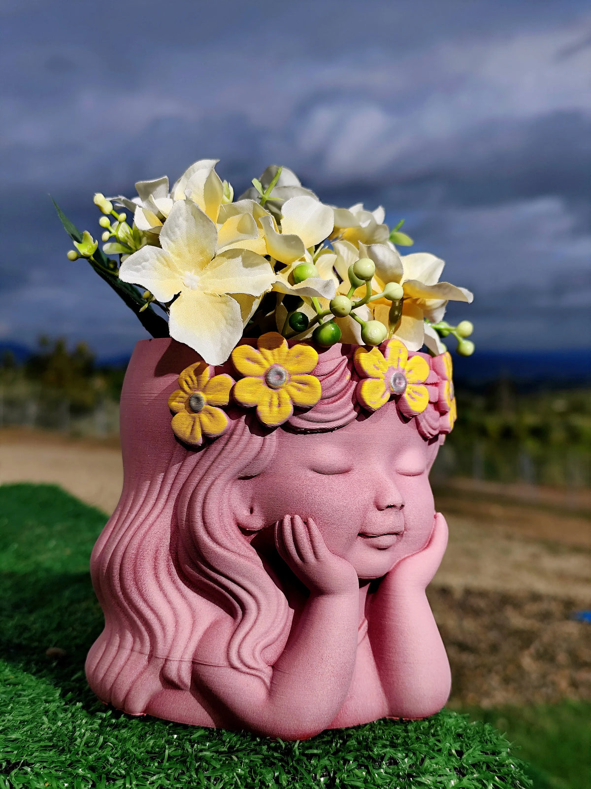Ghiveci de Flori 3D Față de Fată cu Coroniță Florală „Floral Girl Planter” 3D
