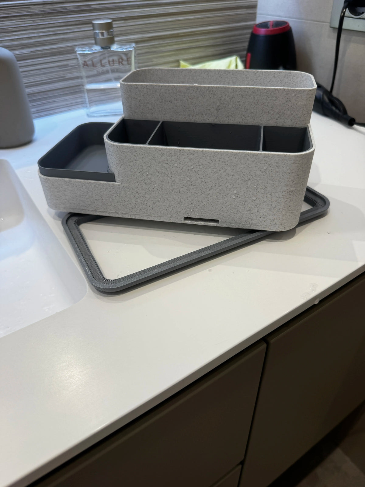 Organizator Baie „GroomCaddy” 3D