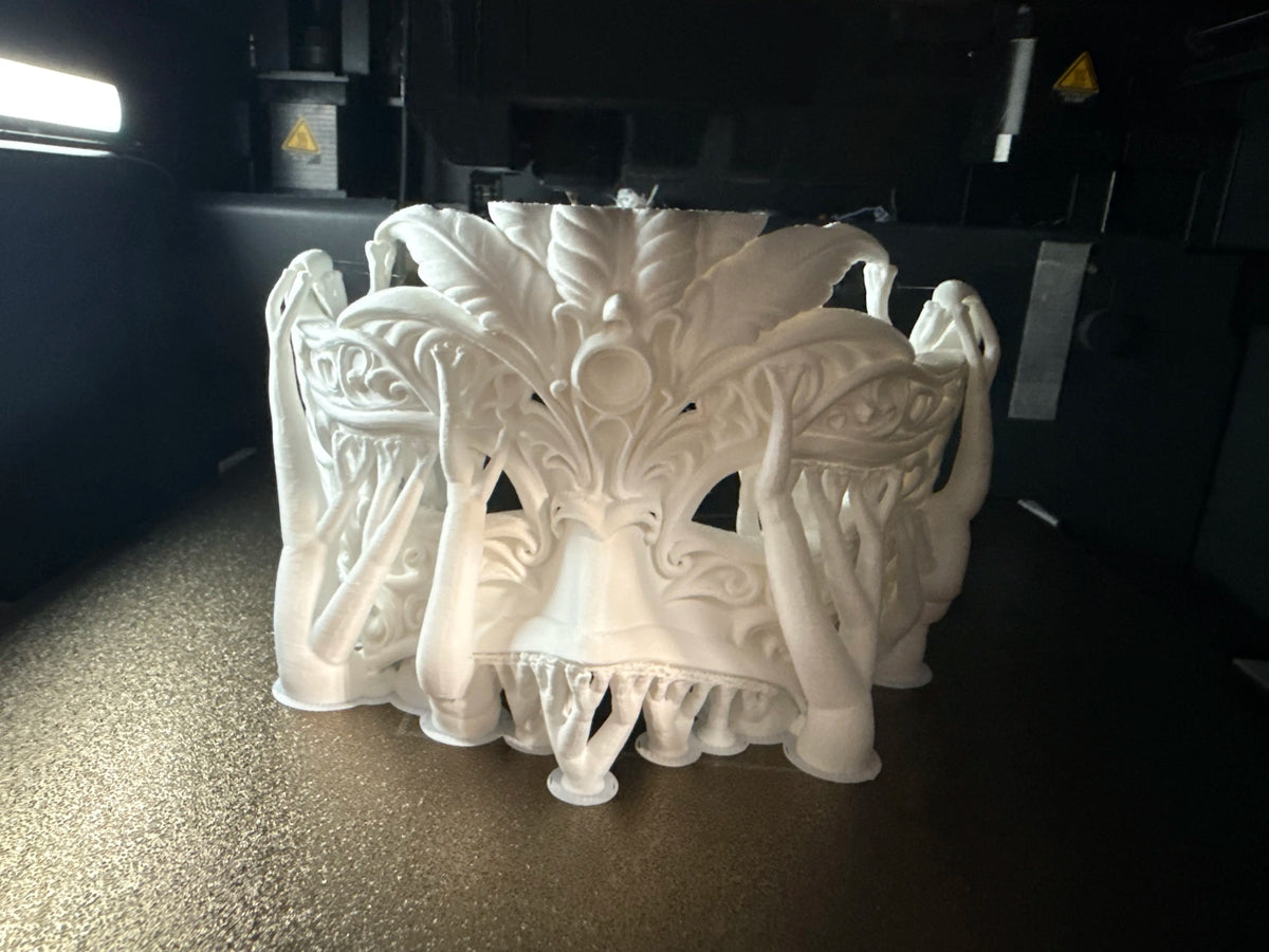 Mască Venețiană de Ochi cu Pene și Filigran „Feather Masquerade Mask” 3D