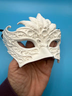 Mască Venețiană de Ochi cu Pene și Filigran „Feather Masquerade Mask” 3D