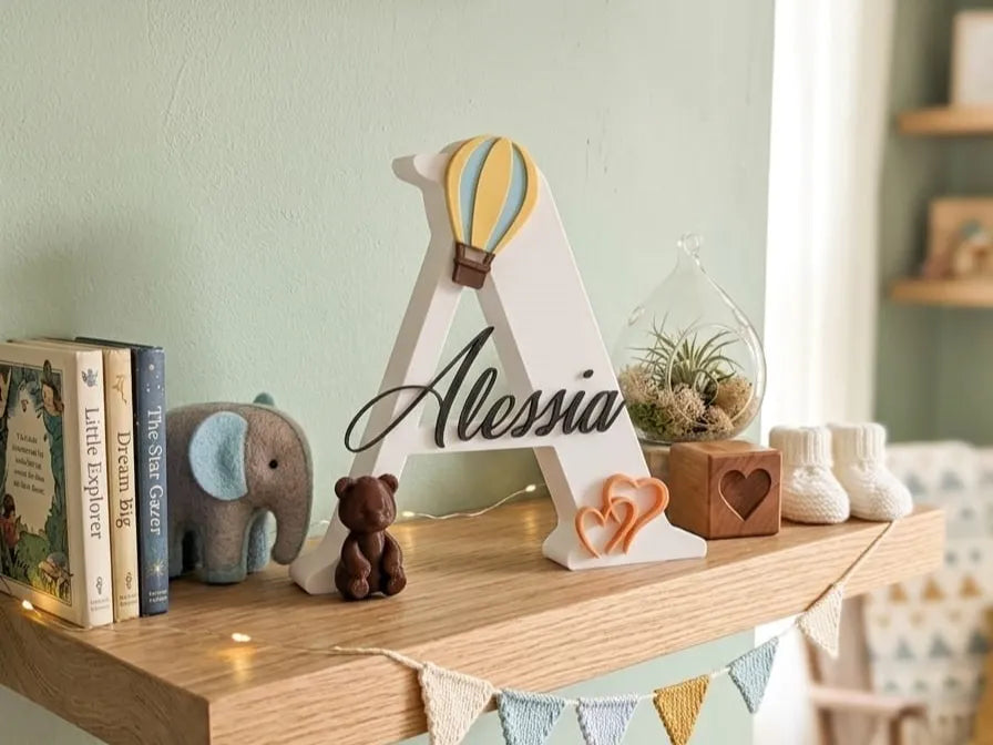 🎈 SkyInitial 3D | Literă Decorativă cu Nume, Balon și Inimioară