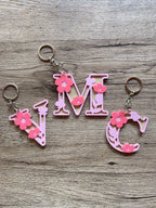 🌸 FloralKey 3D | Breloc Initială Personalizată cu Flori