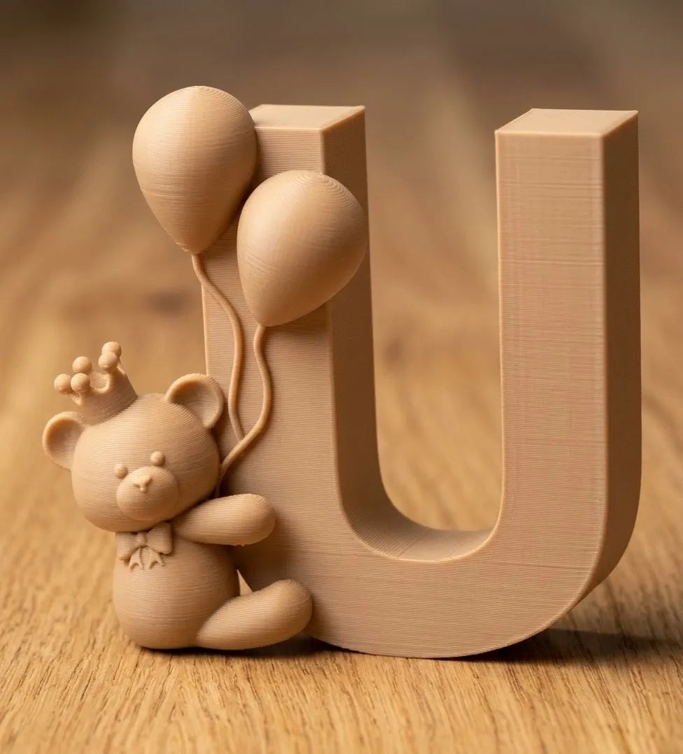 🧸 TeddyInitial | Literă Decorativă 3D cu Ursuleț și Baloane
