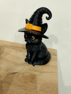 Figurină 3D Pisică Neagră cu Pălărie de Vrăjitoare „Witch Cat”