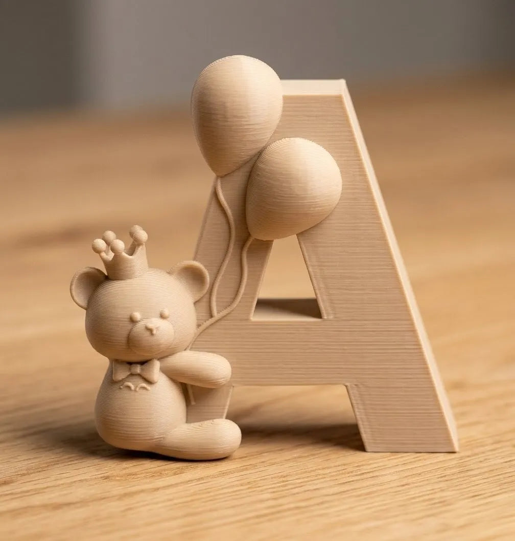 🧸 TeddyInitial | Literă Decorativă 3D cu Ursuleț și Baloane