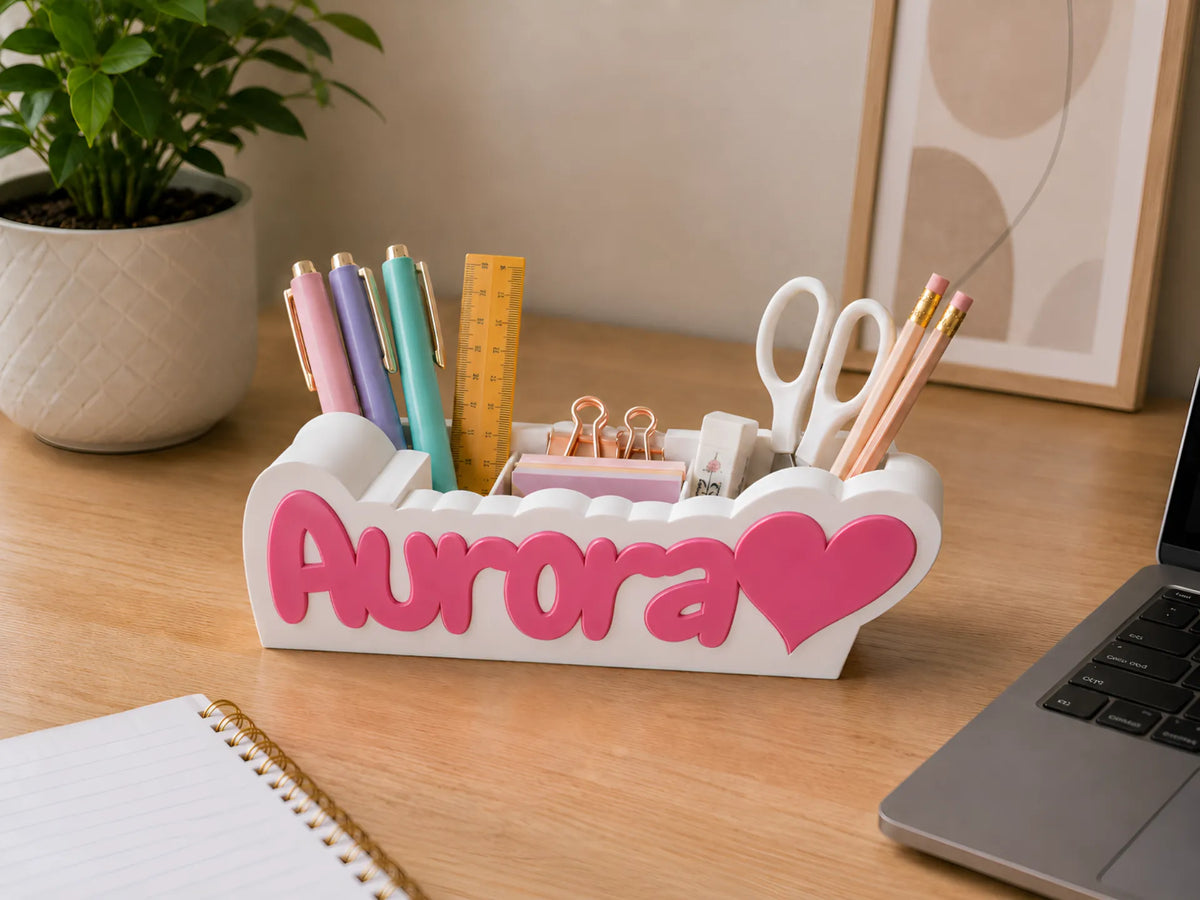 ✏️ DeskHeart 3D | Suport Birou Personalizat cu Nume și Compartimente