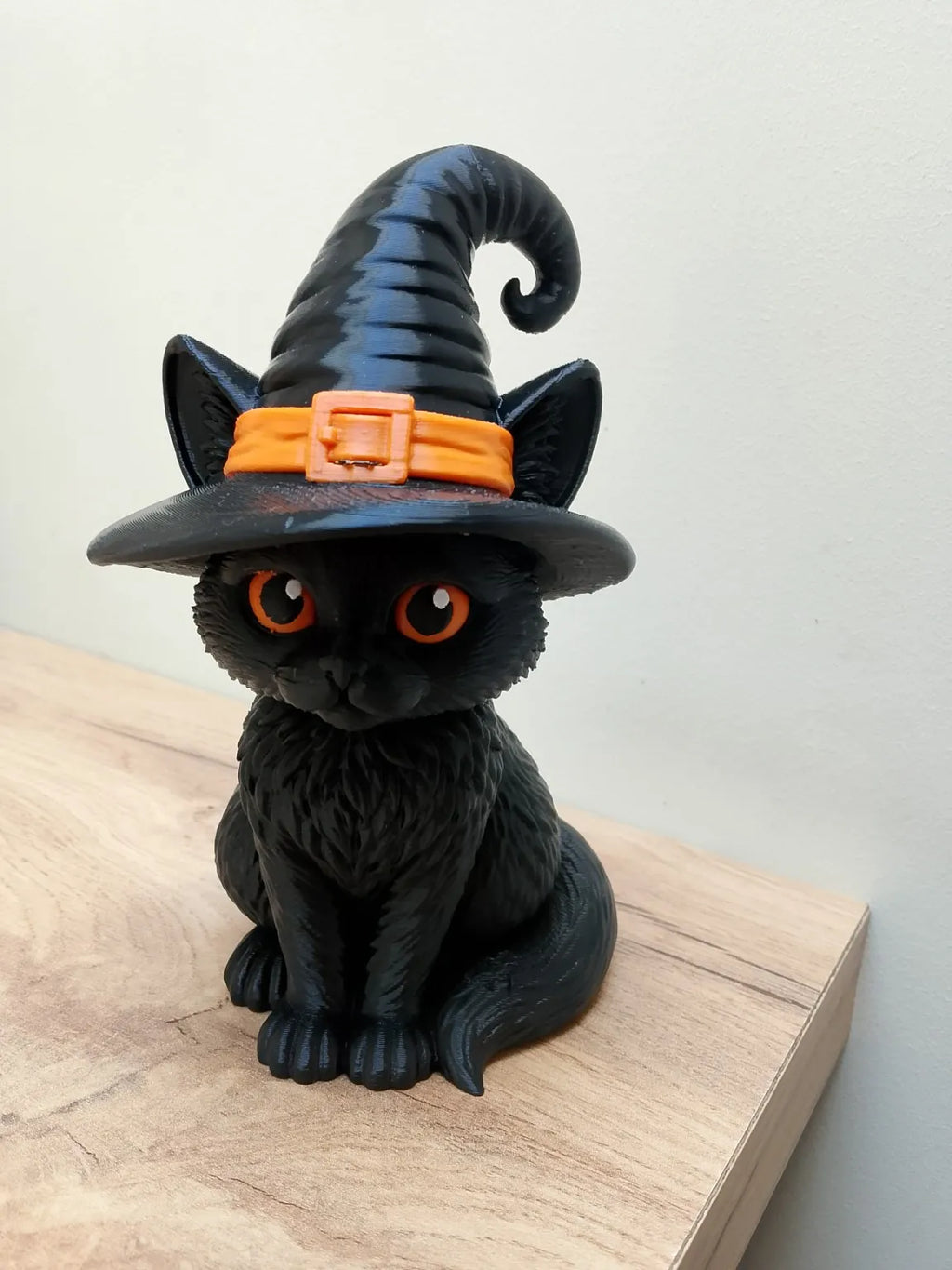 Figurină 3D Pisică Neagră cu Pălărie de Vrăjitoare „Witch Cat”