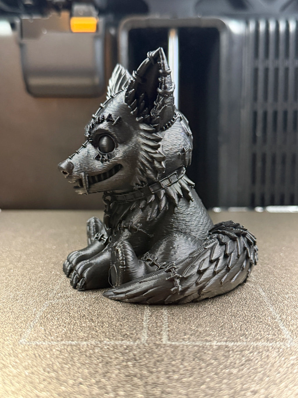 Figurină 3D Lup Voodoo / „Between Sweet and Disturbed”