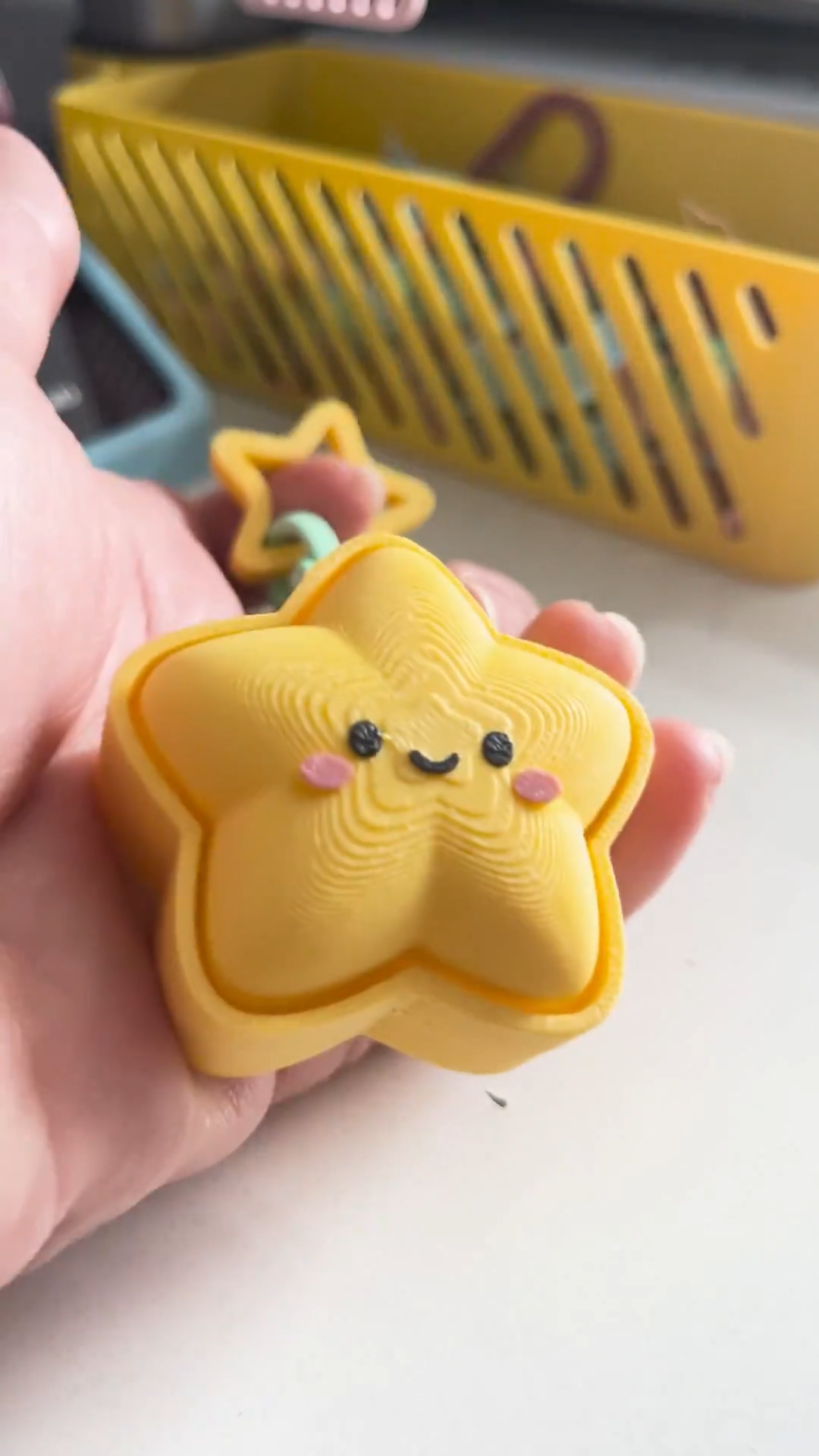 Breloc 3D Stea Zâmbitoare „Smiling Star Keychain”